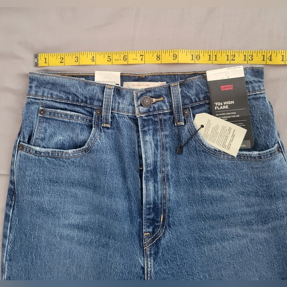 Levi's 70'S HIGH RISE FLARE WOMEN'S JEANS/ NWT Size 27x32 - Picture 9 of 12